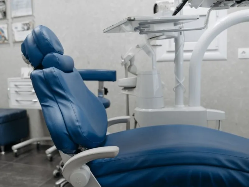 A clean dental treatment room, the kind Pure Guard services with IPM-first, low-impact programs scheduled around clinical hours in Snohomish County, WA
